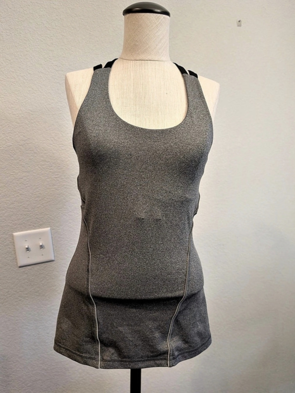 Reebok Gray & Black Athletic Racerback Tank Top Sz M Sporty Athlesuire